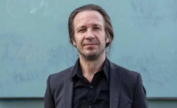 Jarkko Martikainen: Mierolaisuudesta itse tehtyyn elämään – 20-vuotisjuhlakiertue